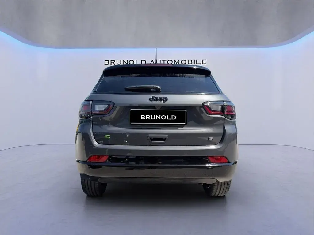 Gebraucht Jeep Compass 131 PS (96 kW) 2024 Grau SUV
