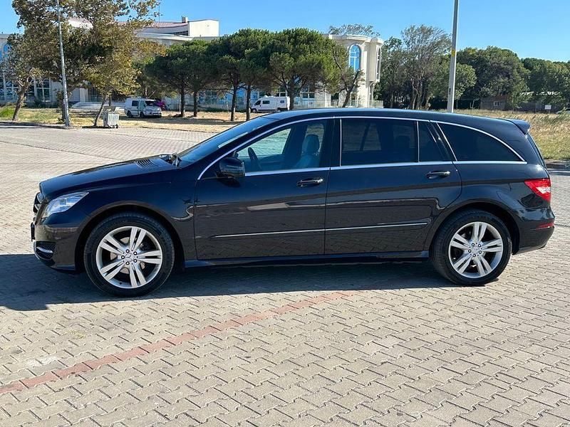 Schwarz Gebraucht 2011 Mercedes R350 Edition Van / Kleinbus | 13.901 € (Teuer) - Bild 1/4