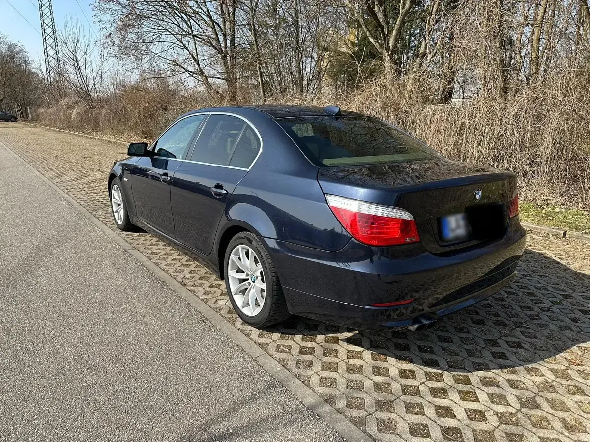 Gebraucht BMW 523 Advantage 190 PS (139 kW) 2008 Blau Limousine