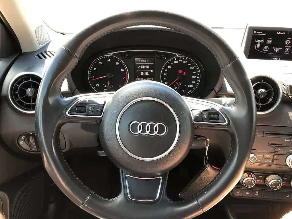 Gebraucht Audi A1 Attraction 86 PS (63 kW) 2012 Blau Kleinwagen