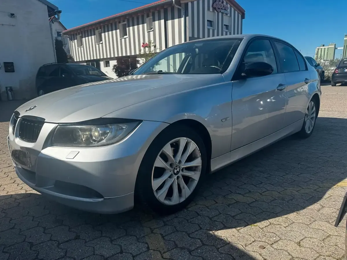 Gebraucht BMW 320 150 PS (110 kW) 2006 Silber Limousine