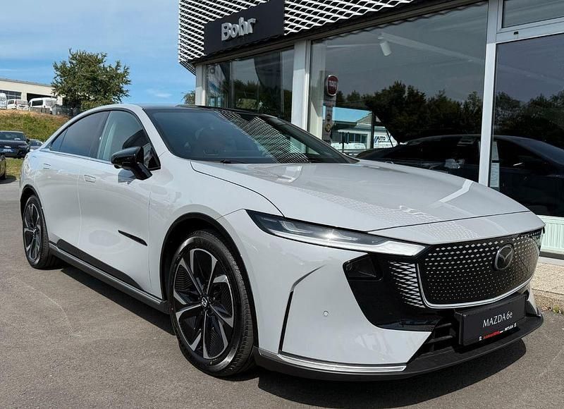 Grau Gebraucht 2025 Mazda 6e Takumi-Line Limousine | 43.780 € (Etwas zu teuer) - Bild 1/4