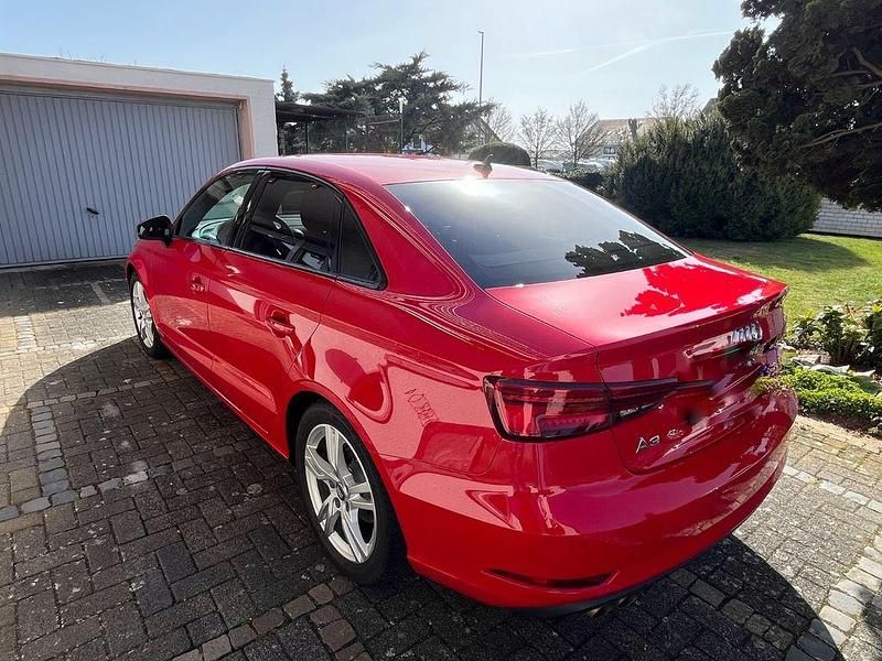 Gebraucht Audi A3 150 PS (110 kW) 2020 Rot Limousine
