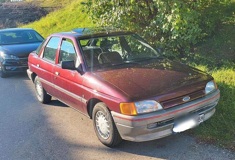 Gebraucht 1991 Ford Escort Limousine | 1.950 € - Bild 1/4