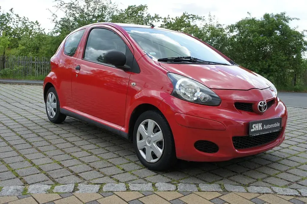 Używany Toyota Aygo Basis 68 KM (50 kW) 2009 Czerwony Hatchback