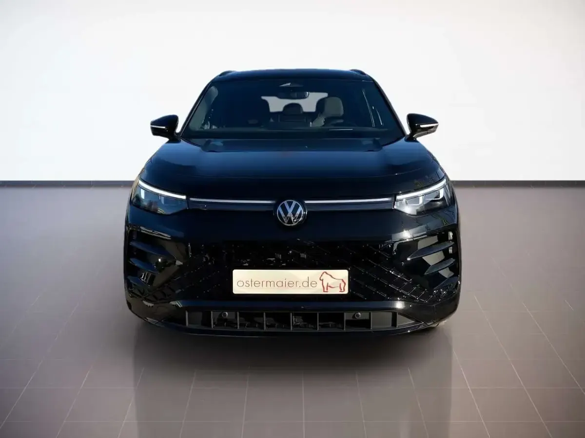 Neu VW Tayron R-line 193 PS (141 kW) 2026 Grenadillschwarz metallic SUV