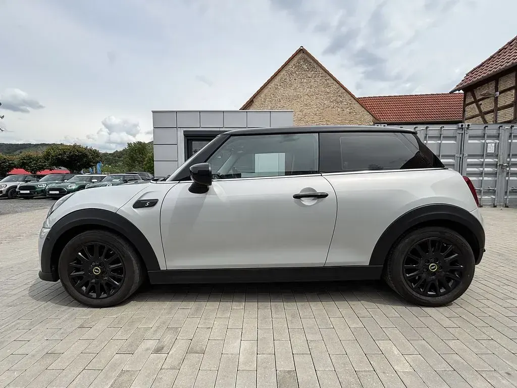 Gebraucht Mini Cooper SE Hatch 135 kW (184 PS) 2022 Weiß Kleinwagen