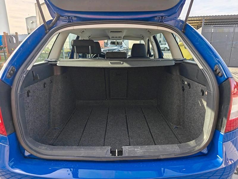 Gebraucht Skoda Octavia 104 PS (76 kW) 2009 Blau Kombi