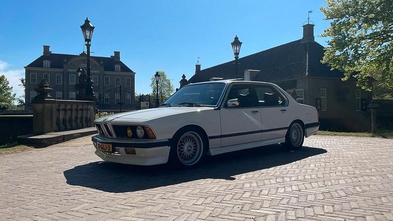 Weiß Gebraucht 1983 BMW 732 Limousine | 24.950 € - Bild 1/4