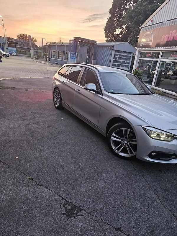 Gebraucht BMW 318 150 PS (110 kW) 2016 Silber Kombi