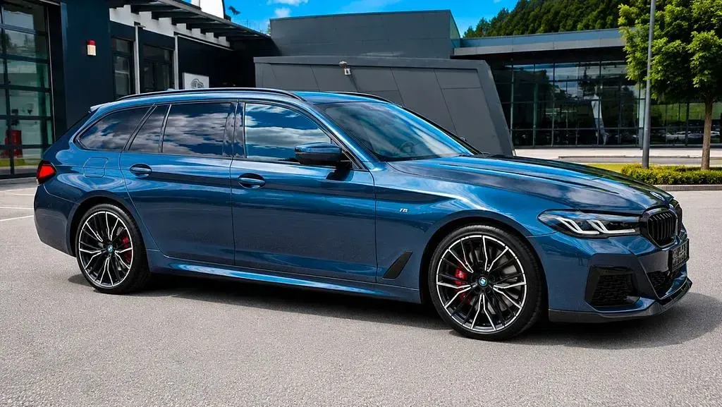 Gebraucht BMW 530 Performance 286 PS (210 kW) 2023 Blau Kombi