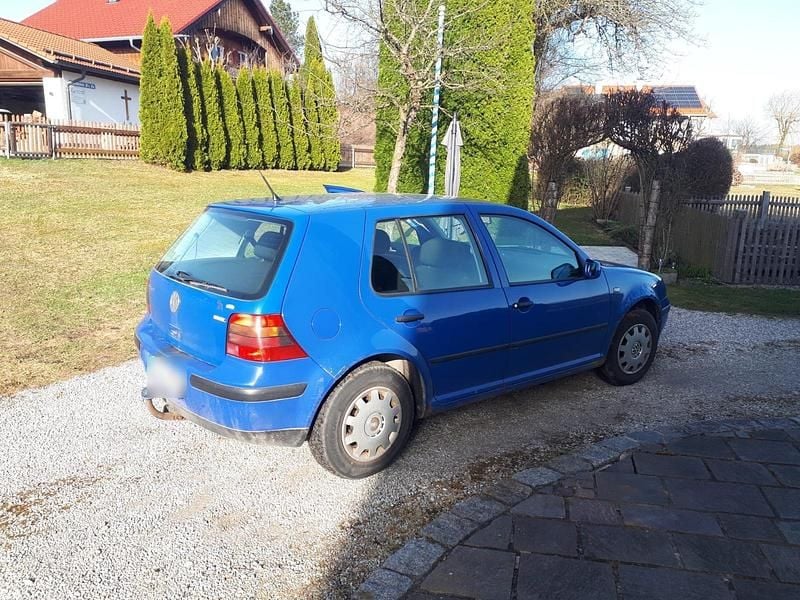 Second-hand VW Golf IV 75 CP (55 kW) 2000 Albastru Berlinǎ