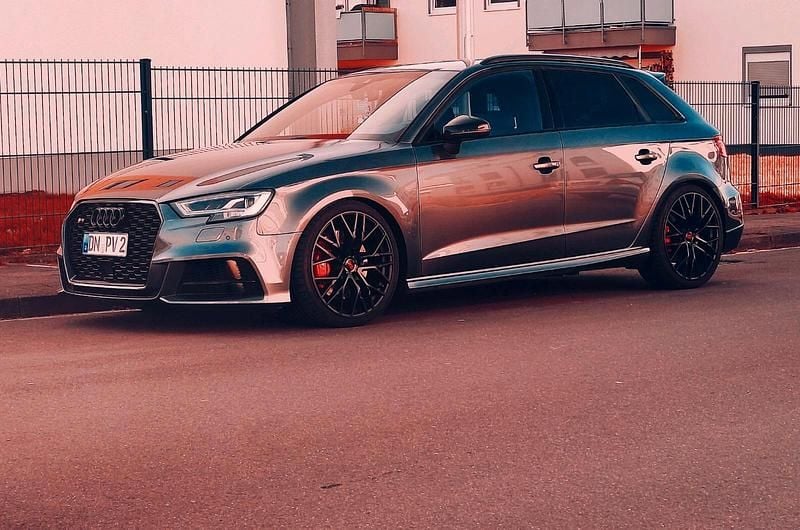 Grau Gebraucht 2019 Audi S3 Sportback Design Kombi | 32.000 € (Fairer Preis) - Bild 1/4