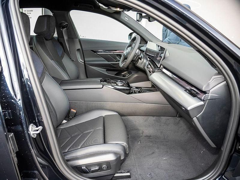 Neu BMW 520 Performance 208 PS (152 kW) 2026 M carbonschwarz metallic Limousine