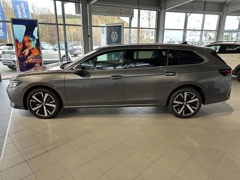Neu VW Passat Business 150 PS (110 kW) 2025 Grau Limousine