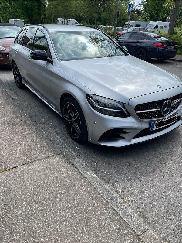 Silber Gebraucht 2018 Mercedes C200 AMG Kombi | 15.999 € (Teuer) - Bild 1/4