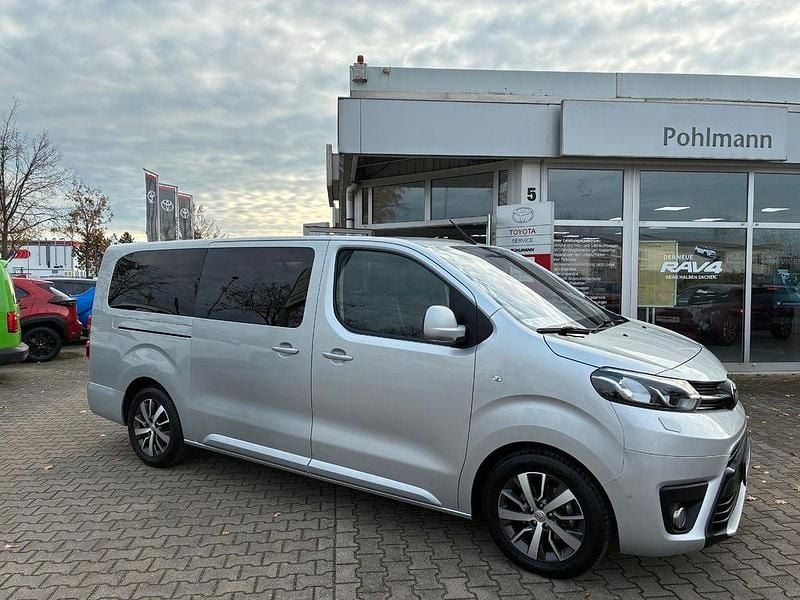 Silber Gebraucht 2018 Toyota Proace Verso Comfort Kombi | 28.930 € (Fairer Preis) - Bild 1/4