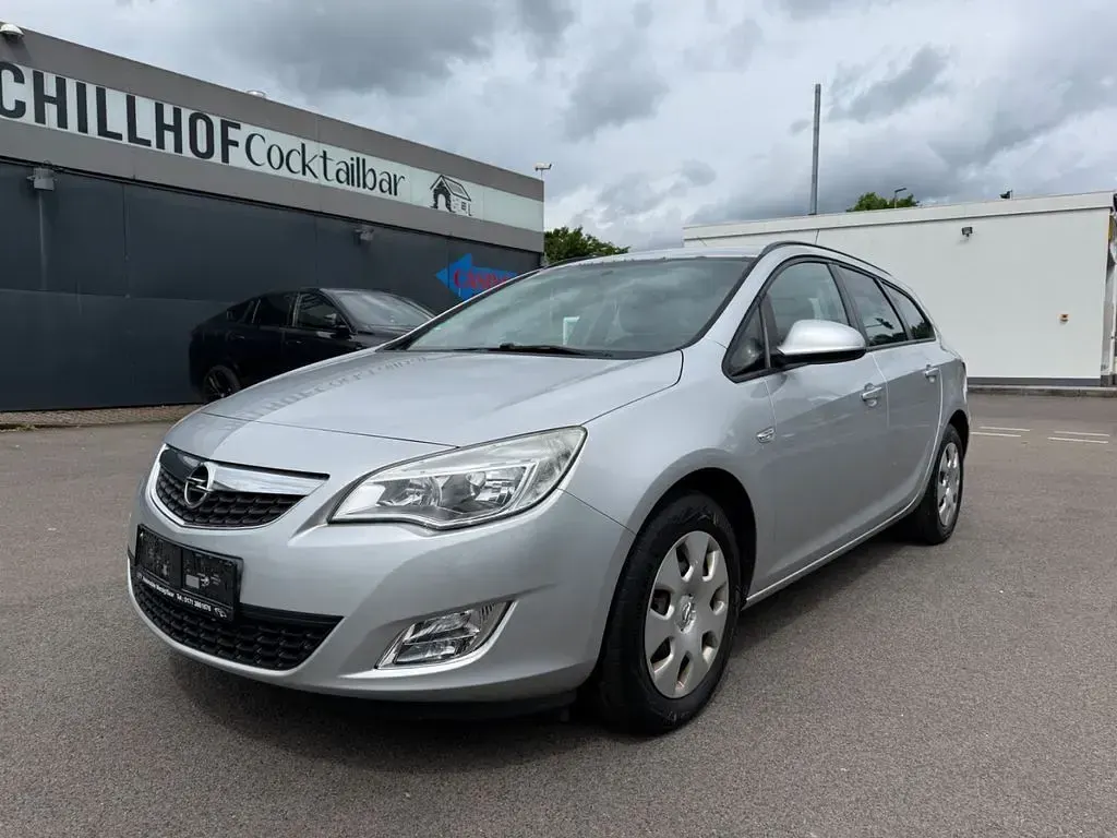 Gebraucht Opel Astra Design Edition 140 PS (102 kW) 2011 Silber Kombi