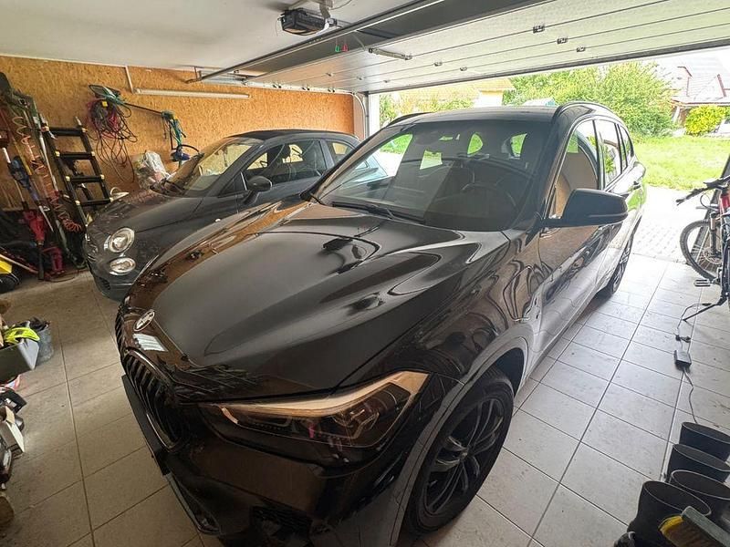 Schwarz Gebraucht 2020 BMW X1 M Sport SUV | 22.900 € (Superpreis) - Bild 1/4
