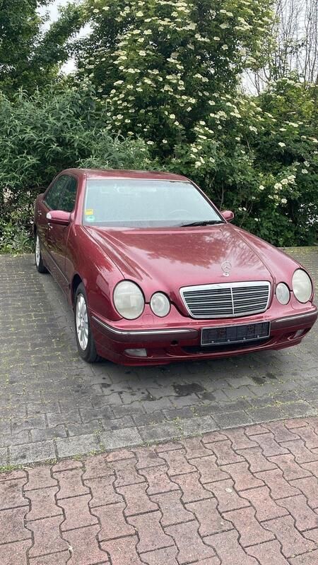 Andere außenfarben Gebraucht 2000 Mercedes E220 Limousine | 3.500 € (Fairer Preis) - Bild 1/4