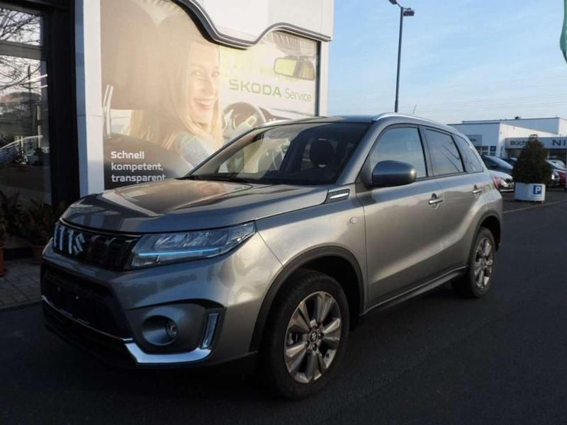 Galacticgrey metallic Gebraucht 2023 Suzuki Vitara Comfort SUV | 23.890 € (Fairer Preis) - Bild 1/4
