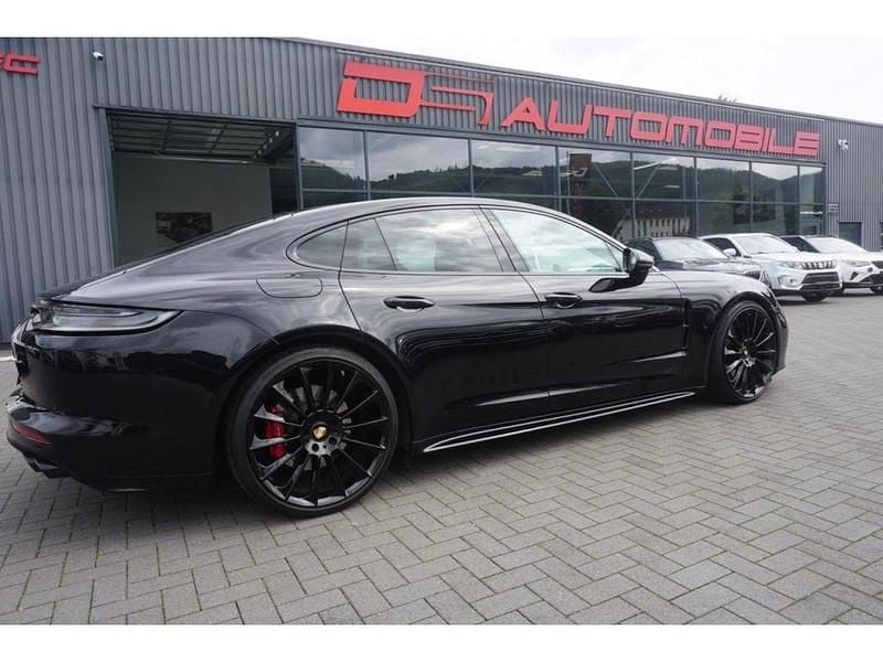 Tiefschwarz (metallic) Gebraucht 2021 Porsche Panamera GTS Limousine | 99.999 € (Fairer Preis) - Bild 1/4