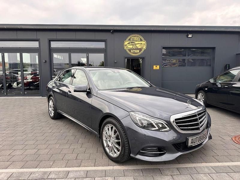 Grau Gebraucht 2015 Mercedes E400 Limousine | 17.999 € (Superpreis) - Bild 1/4