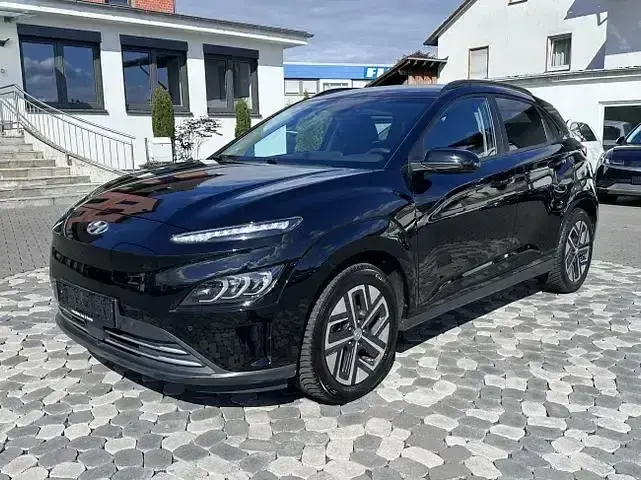 Gebraucht Hyundai Kona Trend 100 kW (136 PS) 2022 Schwarz SUV