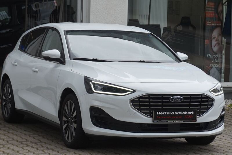Frozen white Gebraucht 2023 Ford Focus Titanium X Limousine | 23.990 € (Guter Preis) - Bild 1/4