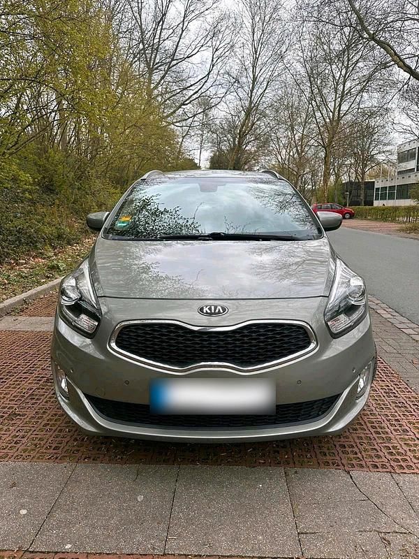 Gebraucht Kia Carens 135 PS (99 kW) 2013 Grau Van / Kleinbus