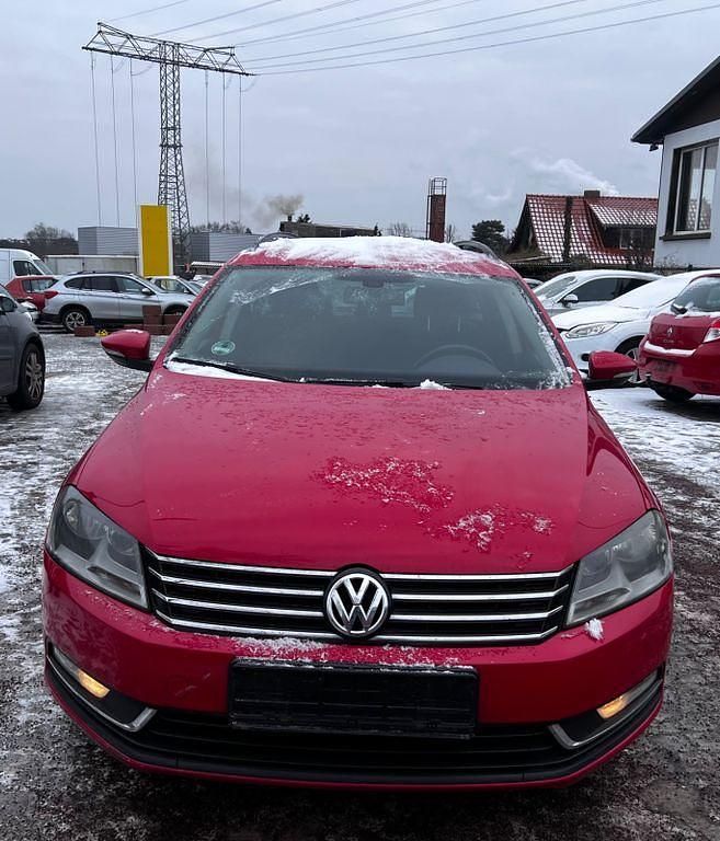Gebraucht VW Passat Trendline 140 PS (102 kW) 2011 Rot Kombi