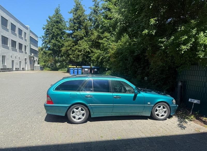 Grün Gebraucht 1996 Mercedes C200 Kombi | 1.850 € (Fairer Preis) - Bild 1/4