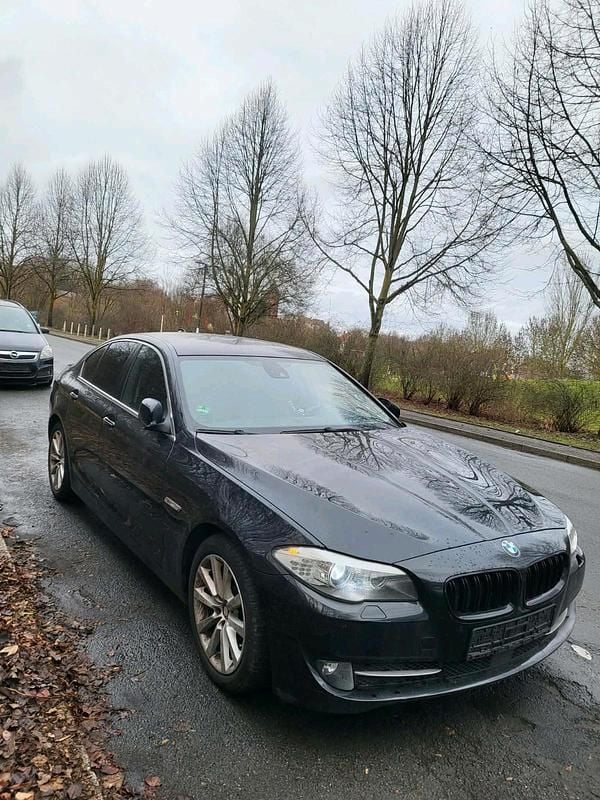 Schwarz Gebraucht 2011 BMW 530 Limousine | 7.300 € (Superpreis) - Bild 1/4