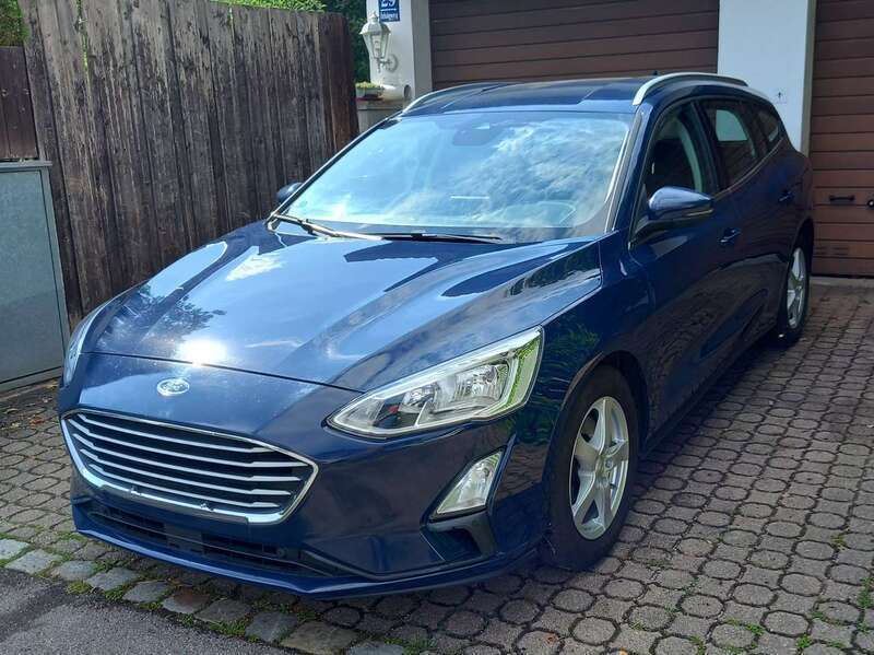 Blazerblau Gebraucht 2019 Ford Focus Kombi | 9.400 € (Superpreis) - Bild 1/4