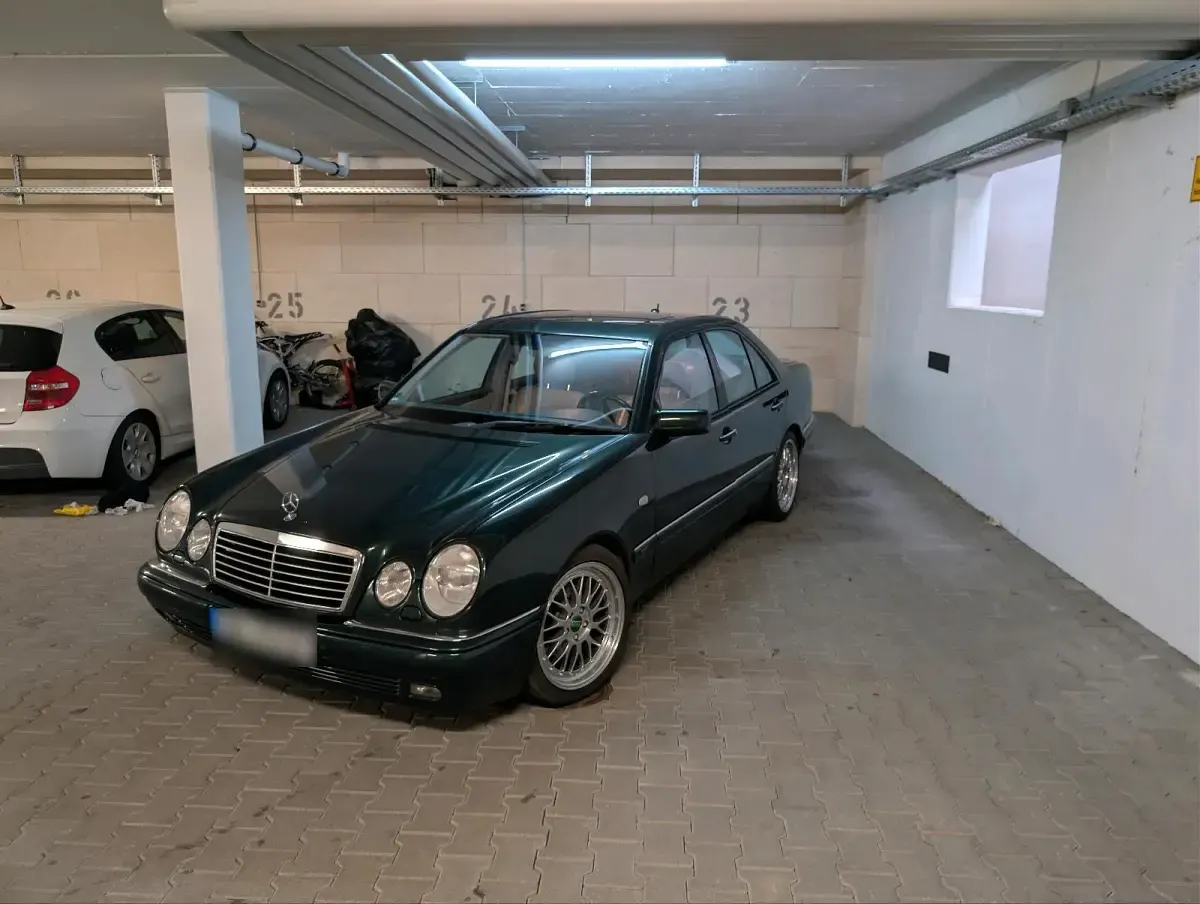 Gebraucht Mercedes E240 170 PS (125 kW) 1998 Grün Limousine