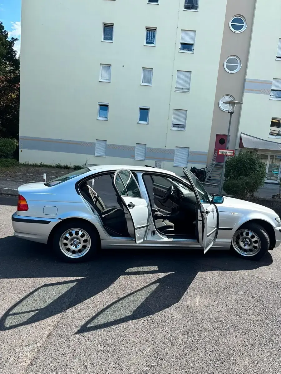 Gebraucht BMW 316 116 PS (85 kW) 2004 Silber Limousine