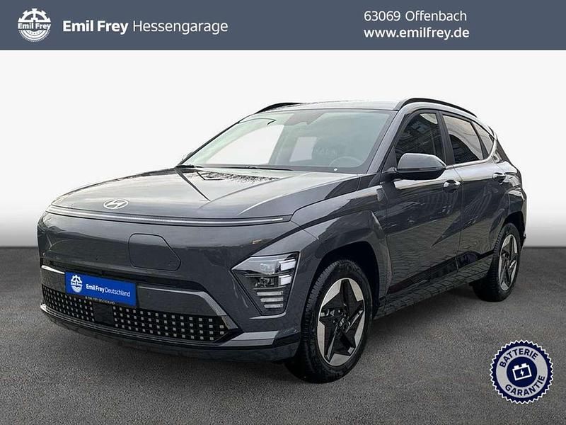 Grau Neu 2024 Hyundai Kona Prime SUV | 43.950 € (Teuer) - Bild 1/3