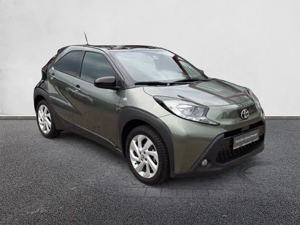 Gebraucht Toyota Aygo X Pulse 72 PS (52 kW) 2022 Cardamon green / night sky bla SUV
