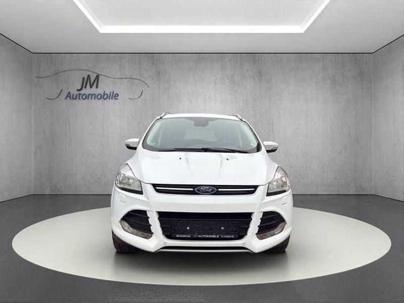 Gebraucht Ford Kuga Titanium 150 PS (110 kW) 2016 Weiß SUV