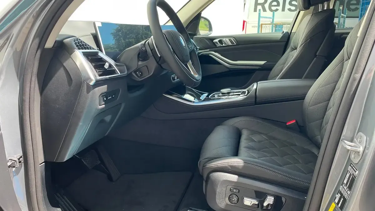 Neu BMW X5 Comfort Edition 490 PS (360 kW) 2026 Skyscraper grau metallic SUV