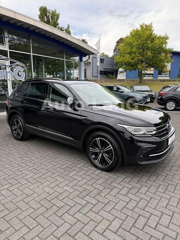 Deep black perleffekt Gebraucht 2021 VW Tiguan Life SUV | 25.990 € (Fairer Preis) - Bild 1/4