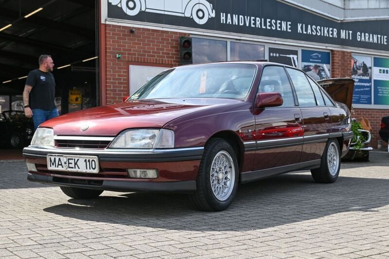 Rot Gebraucht 1991 Opel Omega Limousine | 7.990 € - Bild 1/4
