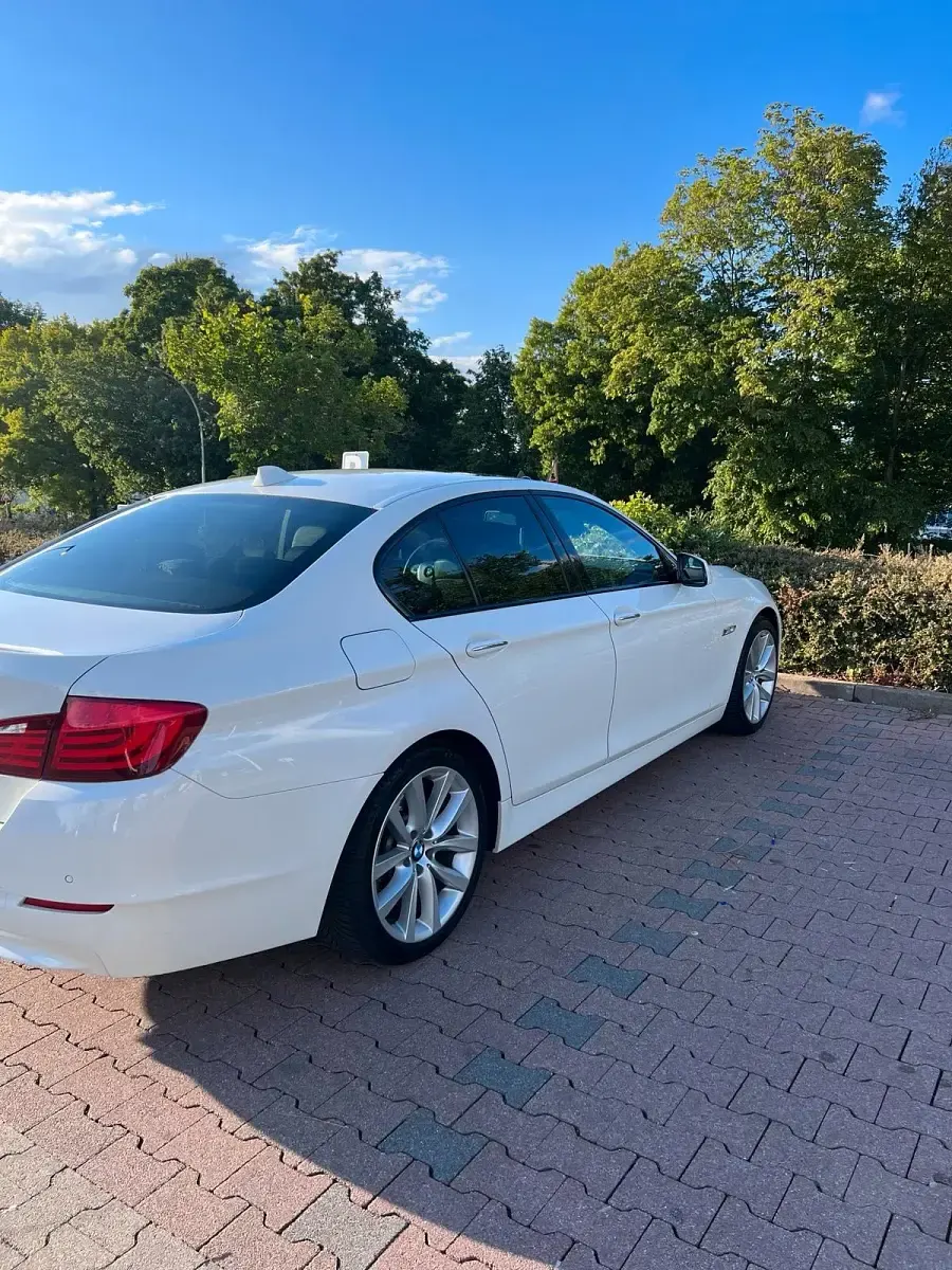 Gebraucht BMW 530 258 PS (189 kW) 2013 Weiß Limousine