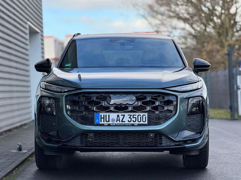 Gebraucht Audi Q3 Ambiente 265 PS (194 kW) 2025 Salbeigrün metallic SUV