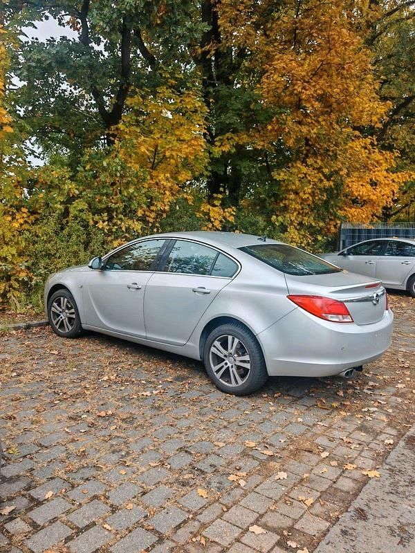 Silber Gebraucht 2010 Opel Insignia Limousine | 3.400 € (Superpreis) - Bild 1/4