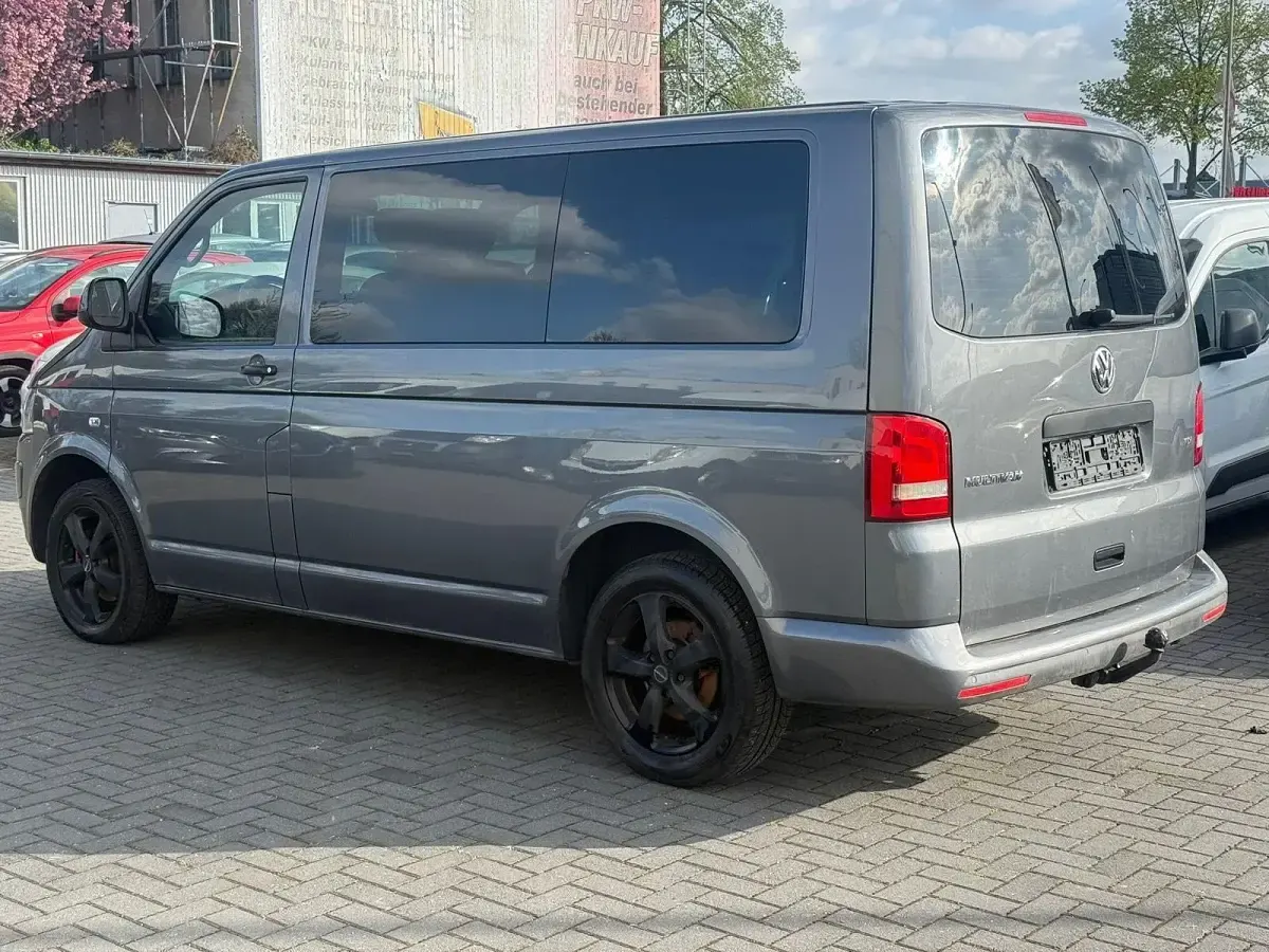 Gebraucht VW Multivan 140 PS (102 kW) 2013 Grau Van / Kleinbus