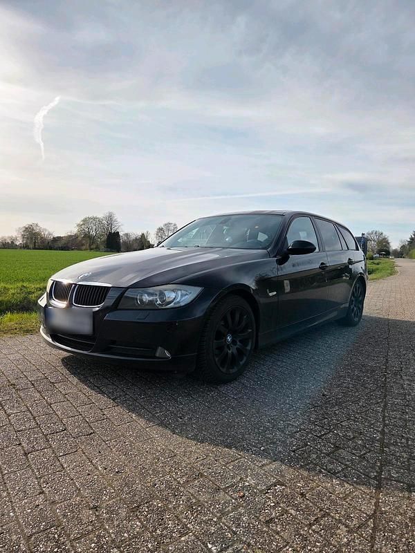 Gebraucht BMW 320 170 PS (125 kW) 2008 Schwarz Kombi