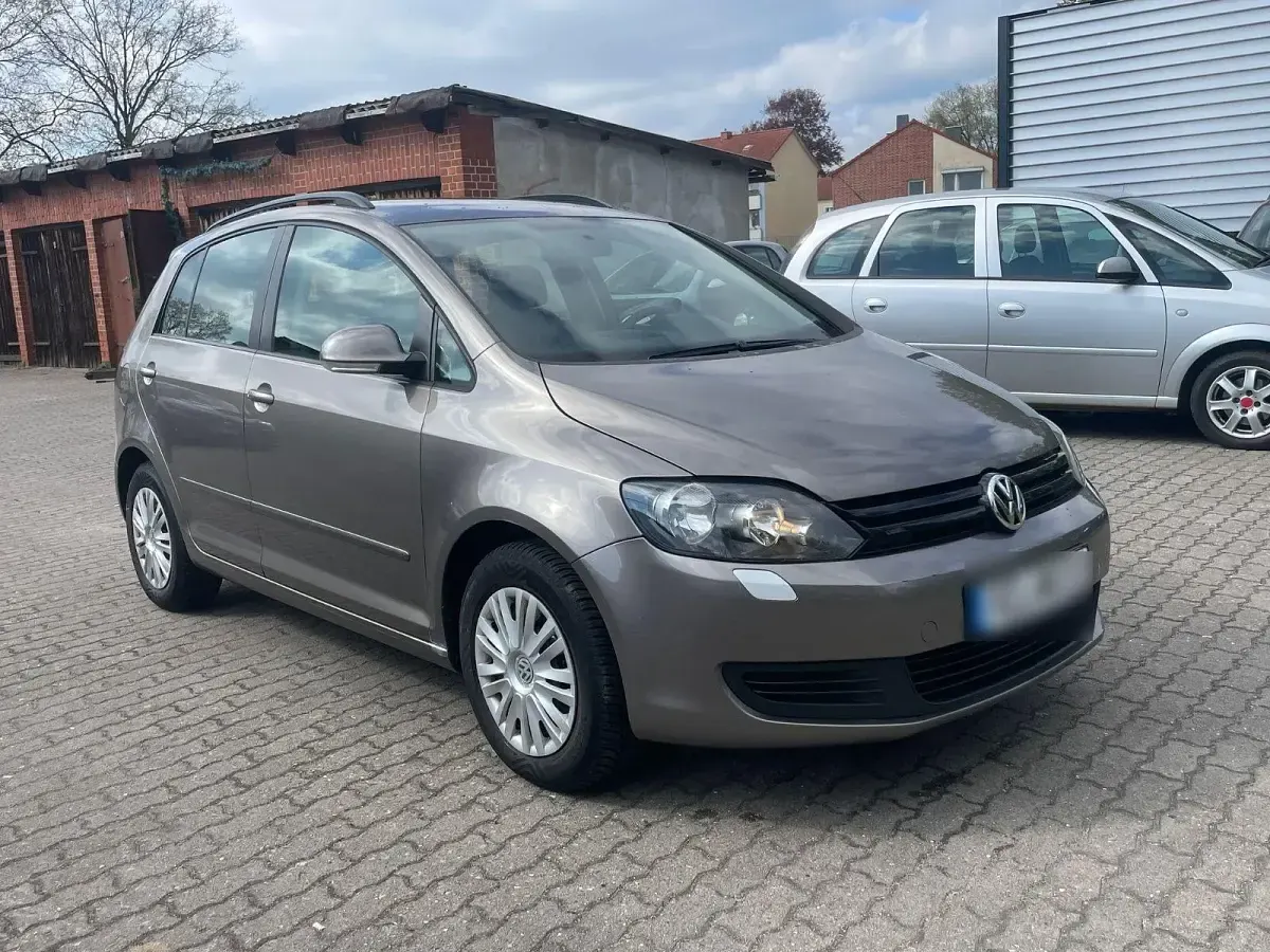 Gebraucht VW Golf Plus Cross 80 PS (58 kW) 2009 Gold Van / Kleinbus