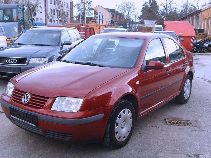 Gebraucht VW Bora Basis 101 PS (74 kW) 1999 Rot Limousine