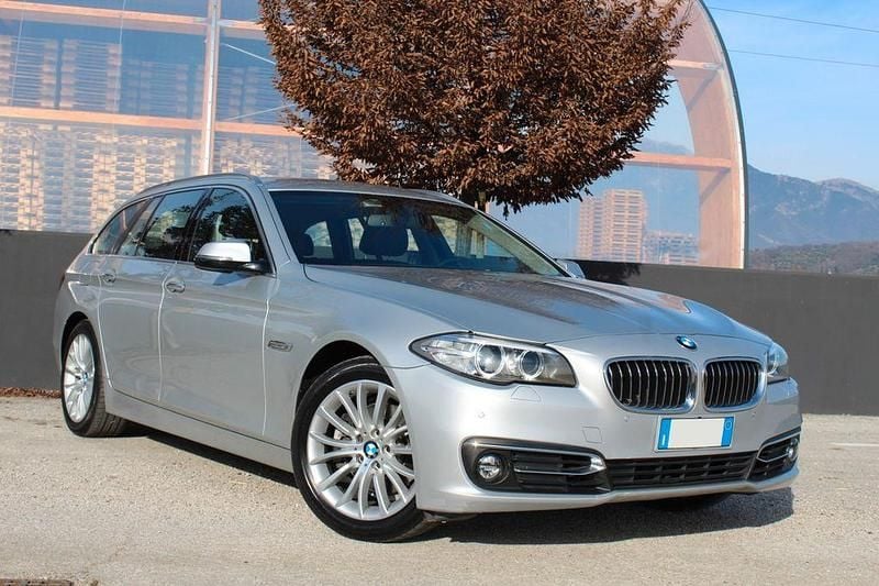 Gebraucht BMW 520 Luxury Line 190 PS (139 kW) 2015 Silber Limousine